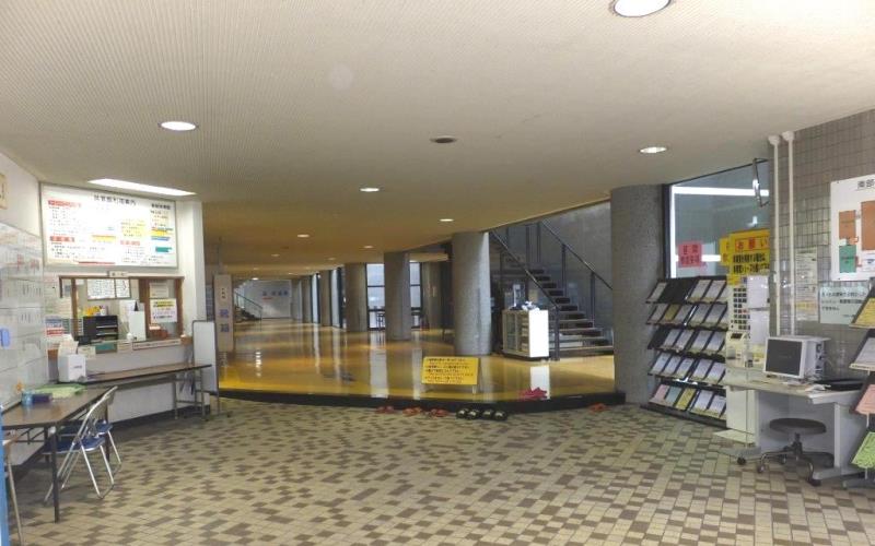 南部体育館内観