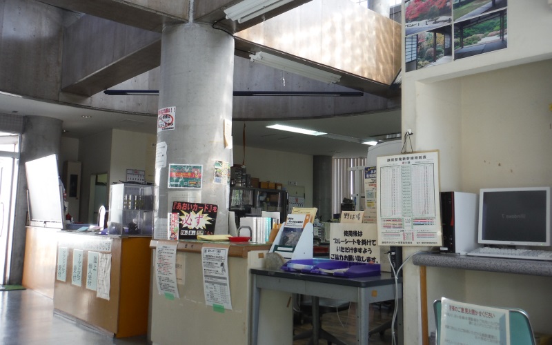 西ケ谷総合運動場管理棟内観